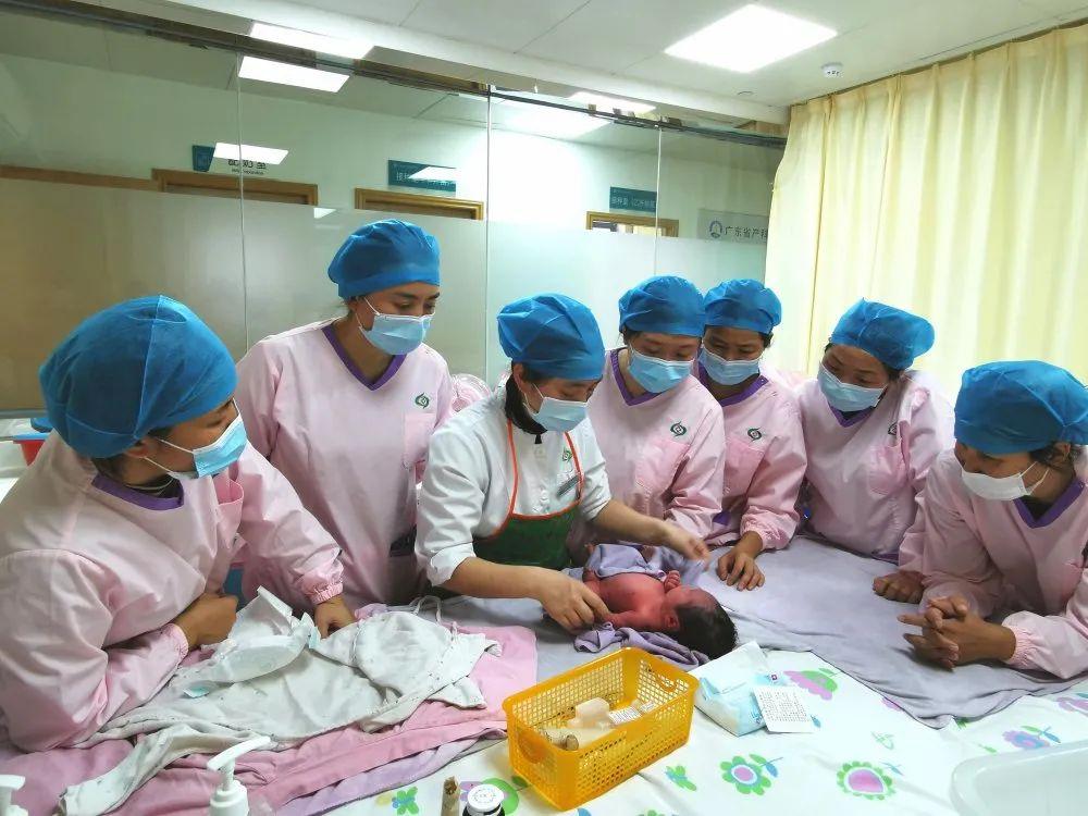 克拉玛依妇婴监护型护送